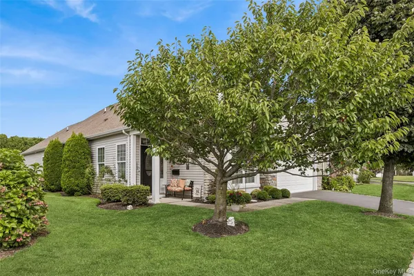 Property Slideshow image 3 of 40 | 25 louden loop, Mount Sinai, NY, 11766