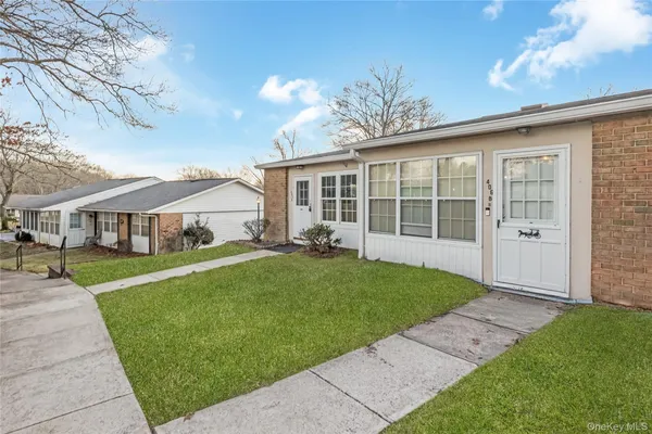 Property Slideshow image 3 of 15 | 406 woodbridge dr b, Ridge, NY, 11961