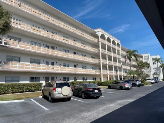 Property Slideshow image 2 of 12 | 5603 80th st n unit 207, Saint Petersburg, FL, 33709