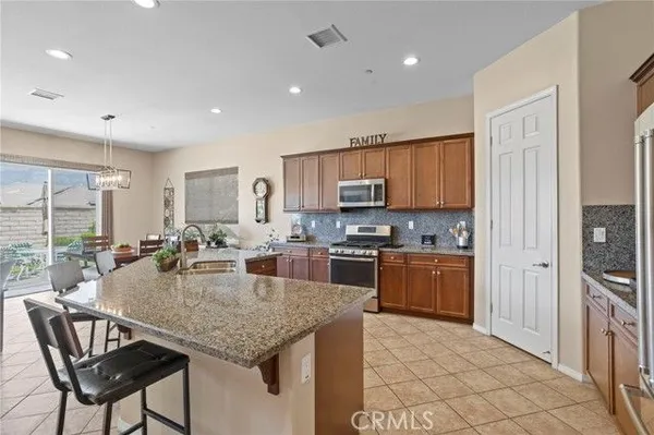 Property Slideshow image 3 of 34 | 1584 vinson crst, Beaumont, CA, 92223