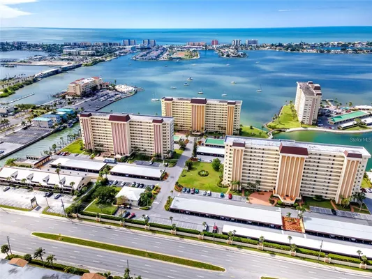 Property Slideshow image 2 of 26 | 4550 cove cir 205, St Petersburg, FL, 33708