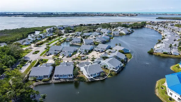 Property Slideshow image 2 of 96 | 1005 pelican ct, Bradenton, FL, 34209