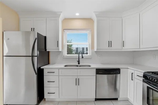 Property Slideshow image 3 of 39 | 6188 80th st 101, St Petersburg, FL, 33709