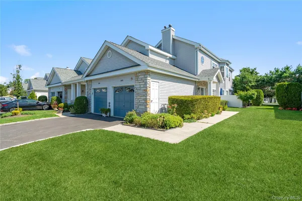 Property Slideshow image 2 of 32 | 514 highland ct # a3, Moriches, NY, 11955