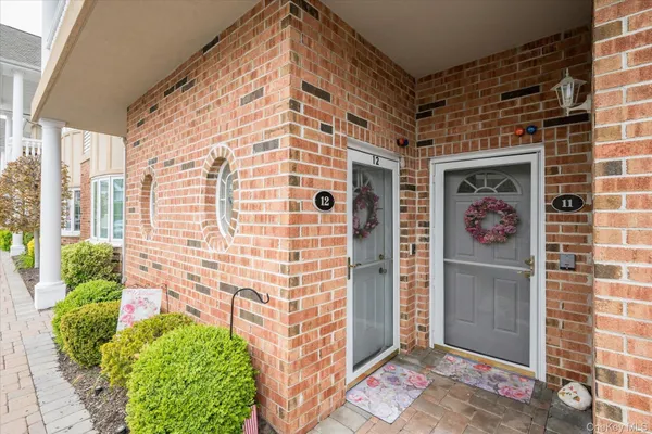 Property Slideshow image 3 of 20 | 12 sarah ct, Babylon, NY, 11701