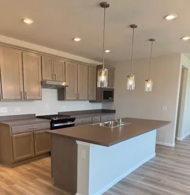 Property Slideshow image 3 of 11 | 3302 wildlight rd, Aurora, IL, 60503