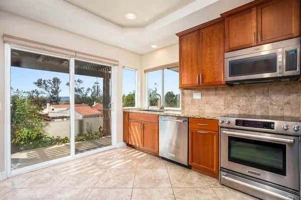 Property Slideshow image 3 of 50 | 17624 camino ancho, Rancho Bernardo (San Diego), CA, 92128