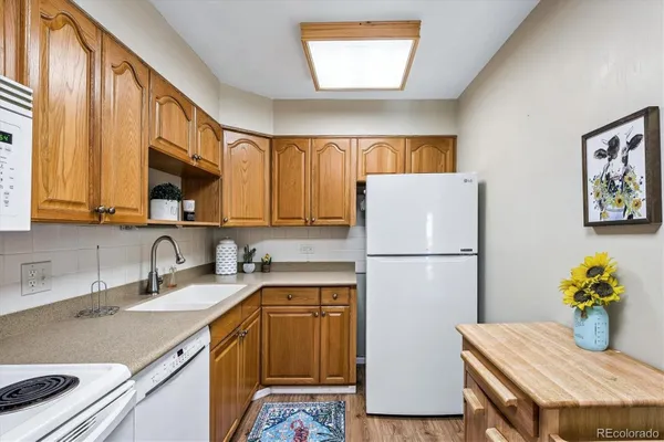 Property Slideshow image 2 of 49 | 635 s alton way 3b, Denver, CO, 80247
