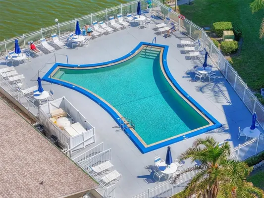 Property Slideshow image 3 of 38 | 3785 lake bayshore dr h-405, Bradenton, FL, 34205