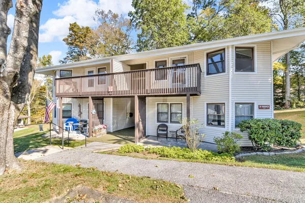 Property Slideshow image 3 of 44 | 34 warwick pl c, Yorktown Heights, NY, 10598