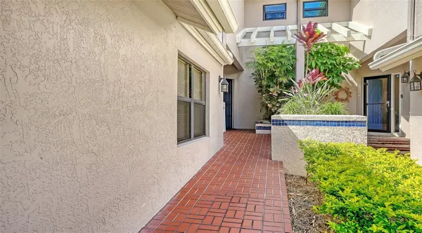 Property Slideshow image 3 of 88 | 1632 starling dr 101, Sarasota, FL, 34231