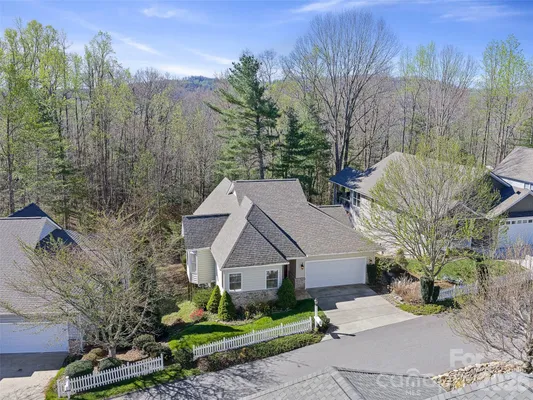 Property Slideshow image 2 of 48 | 25 ashefield ct, Hendersonville, NC, 28791