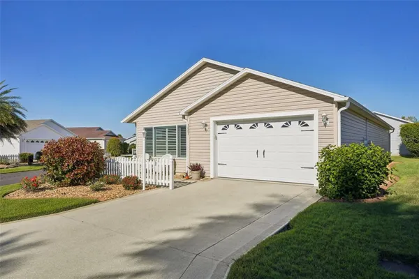 Property Slideshow image 3 of 45 | 1001 greyford ln, The Villages, FL, 32162