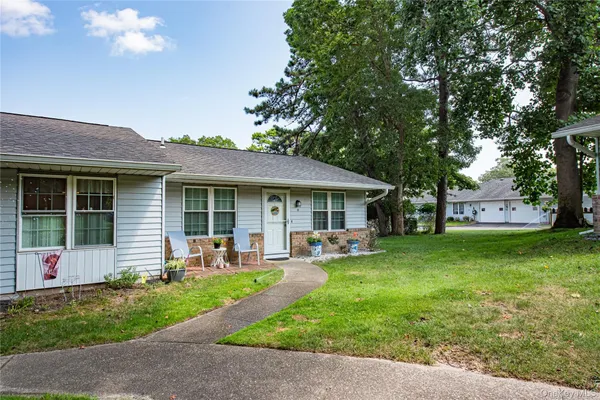 Property Slideshow image 2 of 20 | 350b woodbridge dr 350b, Brookhaven, NY, 11961