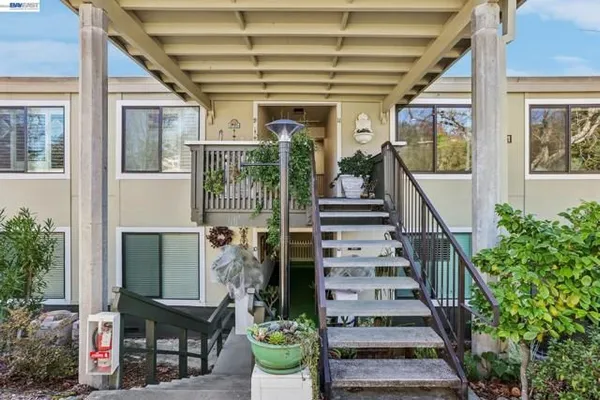 Property Slideshow image 2 of 47 | 2101 golden rain rd 11, Walnut Creek, CA, 94595