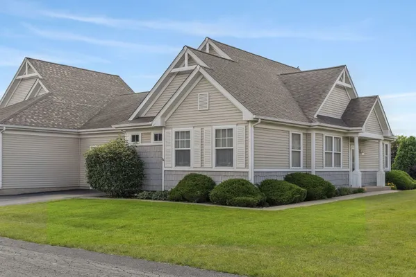 Property Slideshow image 3 of 25 | 2549 lincoln park ct 2549, Crest Hill, IL, 60403