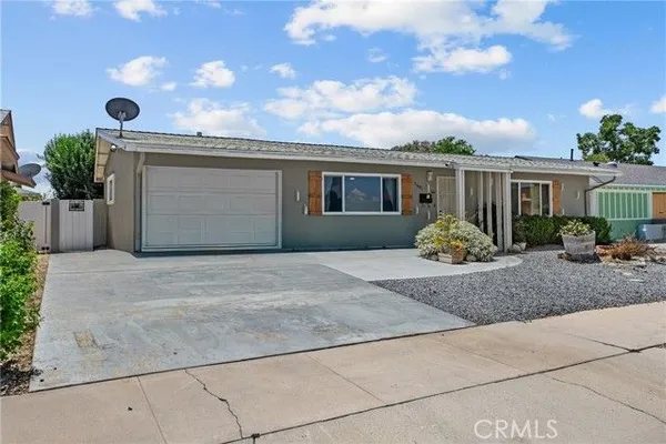 Property Slideshow image 3 of 34 | 1601 w mayberry ave, Hemet, CA, 92543