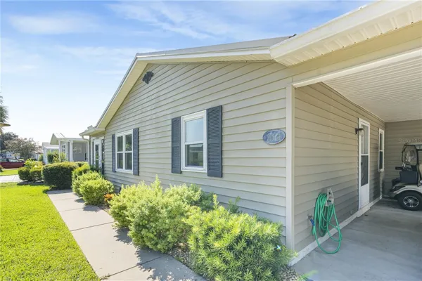 Property Slideshow image 2 of 33 | 1114 paradise dr, Lady Lake, FL, 32159