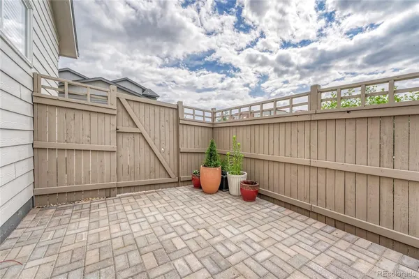 Property Slideshow image 3 of 34 | 7277 w adriatic cir, Lakewood, CO, 80227