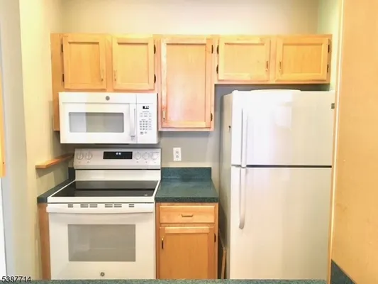 Property Slideshow image 2 of 12 | 4 richmond rd apt 112 112, West Milford, NJ, 07480