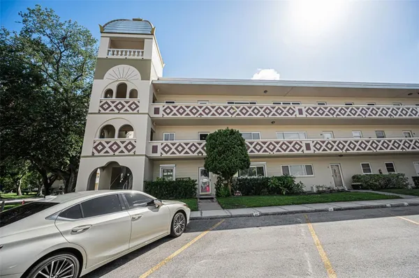 Property Slideshow image 2 of 56 | 2384 tahitian ln 22, Clearwater, FL, 33763