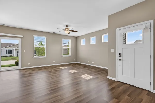 Property Slideshow image 3 of 47 | 1021 crestview ln, Pingree Grove, IL, 60140