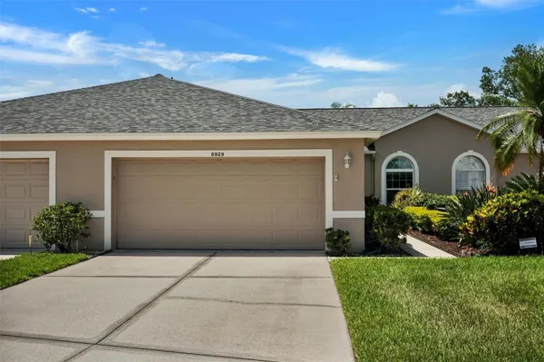 Property Slideshow image 2 of 52 | 6929 stoneywalk ct, Bradenton, FL, 34203