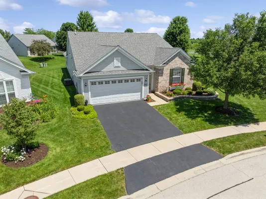 Property Slideshow image 2 of 39 | 2787 beacon point cir, Elgin, IL, 60124