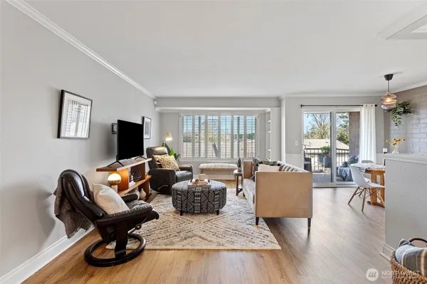 Property Slideshow image 3 of 36 | 10643 glen acres dr s # 10643, Seattle, WA, 98168