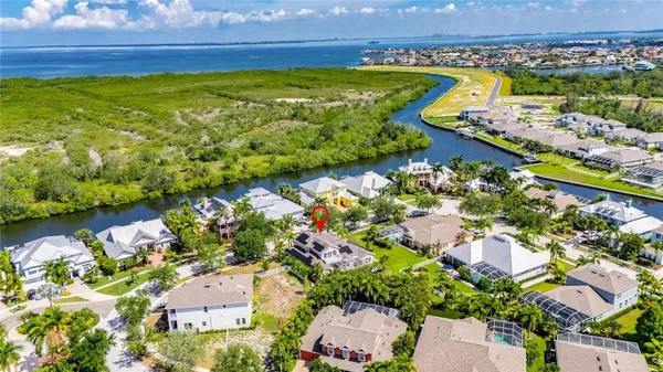 Property Slideshow image 2 of 100 | 824 islebay dr, Apollo Beach, FL, 33572