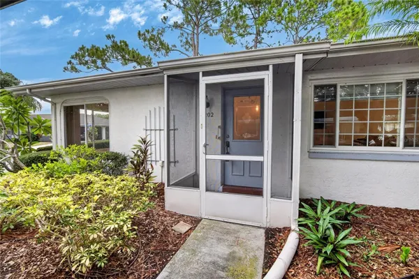 Property Slideshow image 2 of 91 | 2202 horsham pl, Sun City Center, FL, 33573