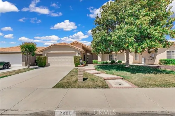 Property Slideshow image 3 of 37 | 2800 banyan tree ln, Hemet, CA, 92545