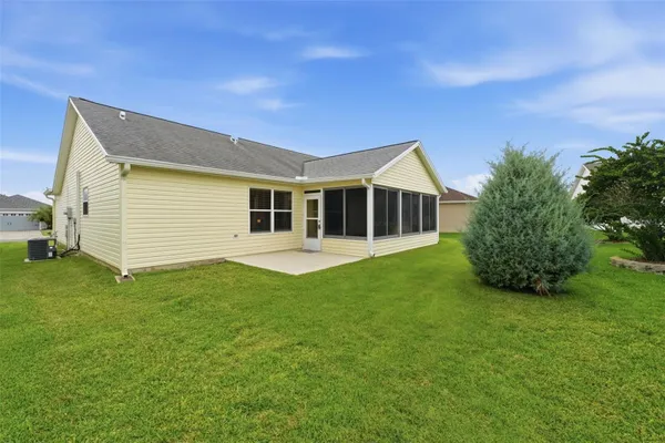 Property Slideshow image 2 of 48 | 17173 se 79th mclawren ter, The Villages, FL, 32162