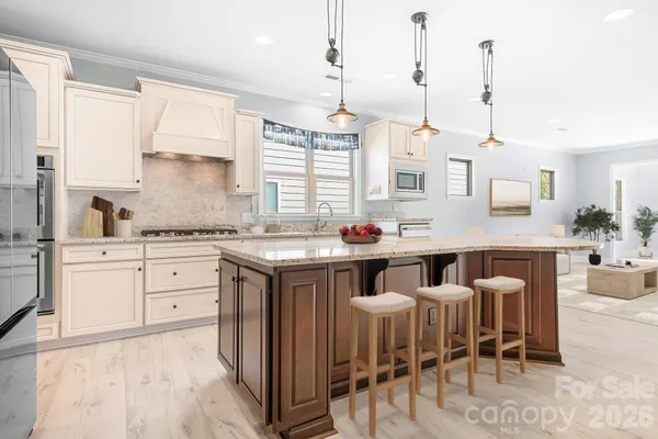 Property Slideshow image 3 of 39 | 910 kirby dr, Fort Mill, SC, 29715