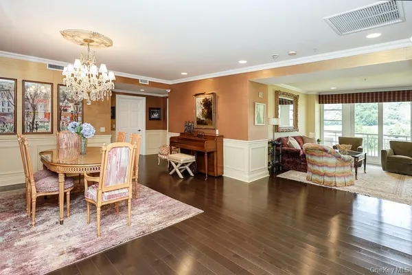 Property Slideshow image 3 of 42 | 100 harborview dr 301, North Hempstead, NY, 11050