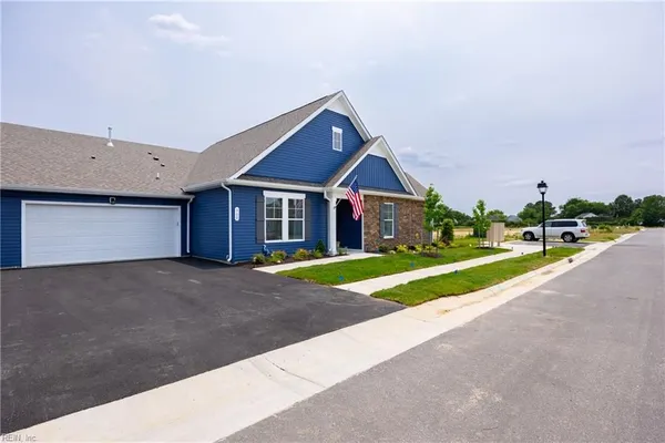 Property Slideshow image 2 of 27 | 104 cathedral st # 39-1, Smithfield, VA, 23430