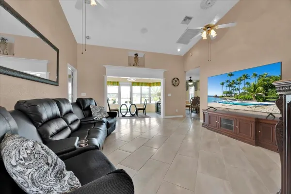 Property Slideshow image 3 of 44 | 543 clubhill dr, Haines City, FL, 33844