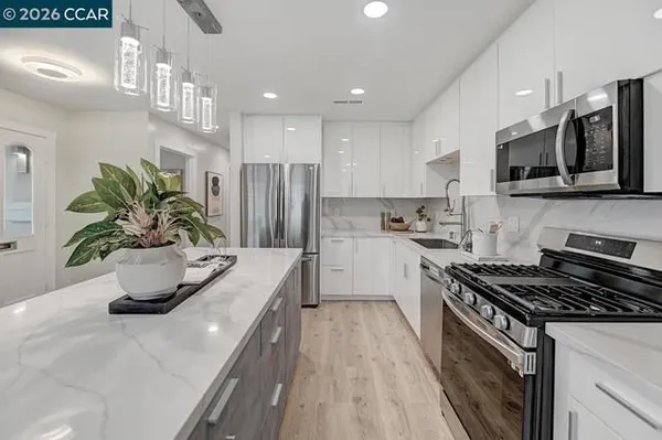 Property Slideshow image 3 of 57 | 2016 pine knl 2, Walnut Creek, CA, 94595