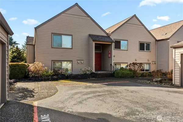 Property Slideshow image 2 of 33 | 15719 se 23rd st 116, Vancouver, WA, 98683