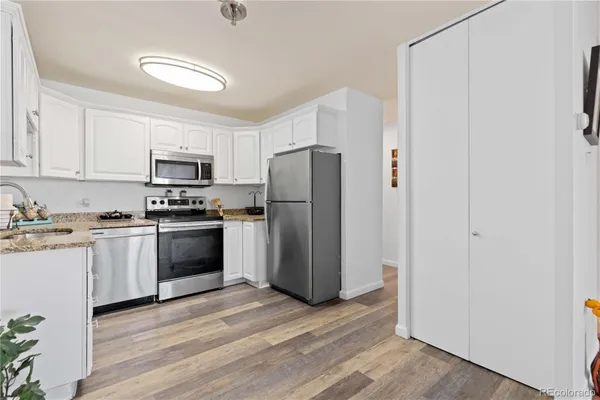 Property Slideshow image 3 of 48 | 755 s alton way 9d, Denver, CO, 80247