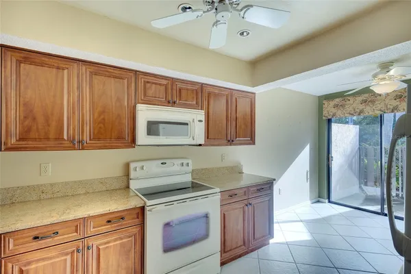 Property Slideshow image 2 of 23 | 6291 timber lake dr i4, Sarasota, FL, 34243