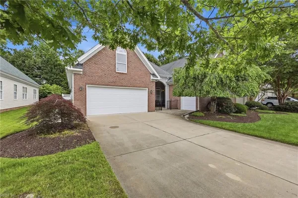 Property Slideshow image 3 of 45 | 2724 longworth ct, Virginia Beach, VA, 23456