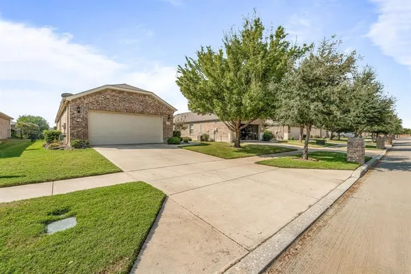 Property Slideshow image 3 of 33 | 3083 oyster bay dr, Frisco, TX, 75036