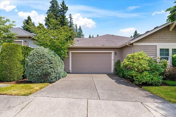 Property Slideshow image 2 of 32 | 13720 231st ln, Redmond, WA, 98053