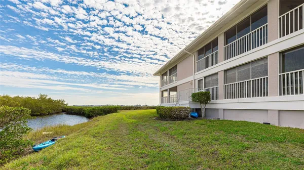 Property Slideshow image 2 of 73 | 1109 edgewater cir # 1109, Bradenton, FL, 34209