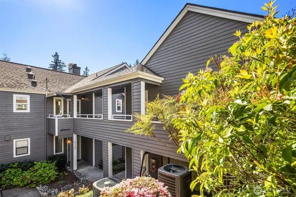 Property Slideshow image 2 of 32 | 4125 221st pl 2093, Issaquah, WA, 98029