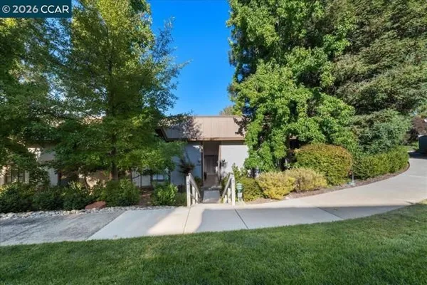 Property Slideshow image 3 of 60 | 1317 canyonwood ct 4, Walnut Creek, CA, 94595