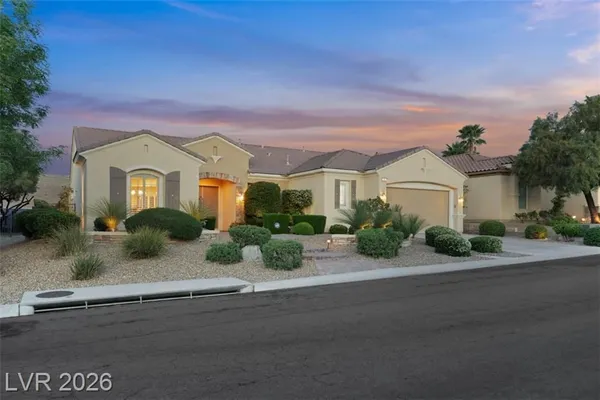 Property Slideshow image 2 of 74 | 2204 canyonville dr, Henderson, NV, 89044