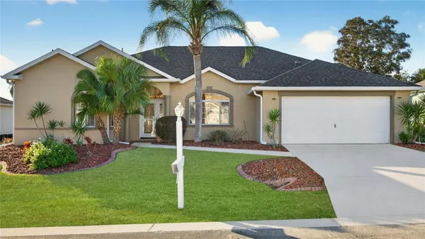 Property Slideshow image 2 of 50 | 5695 nw 25th loop, Ocala, FL, 34482