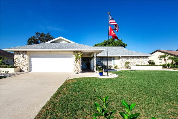 Property Slideshow image 3 of 70 | 2016 e view dr, Sun City Center, FL, 33573
